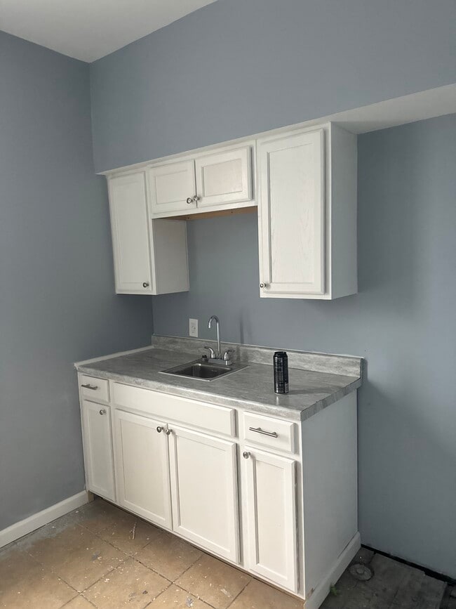 Building Photo - 320 Main St