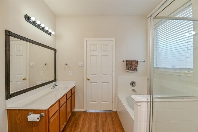 Foto del edificio - 1030 Riverwood Dr