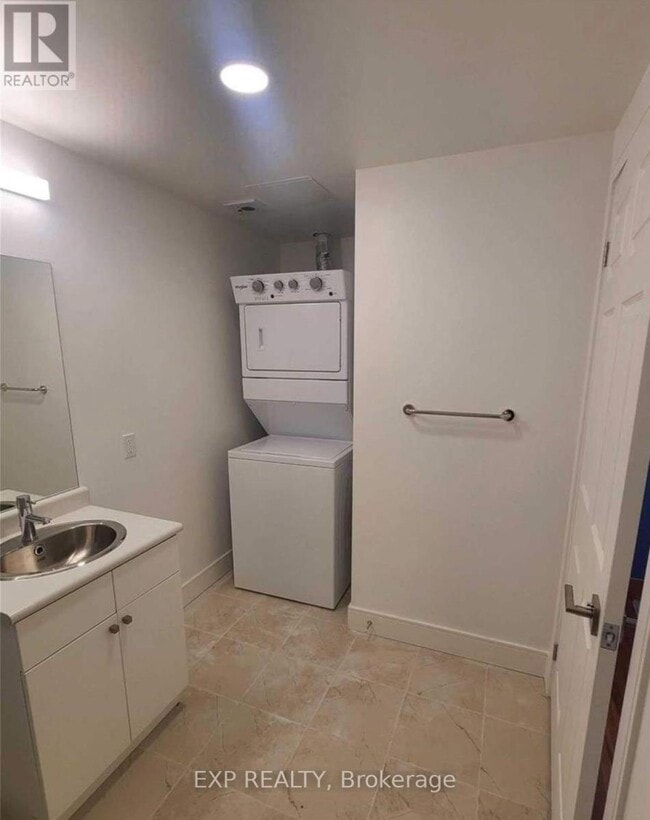 Building Photo - 1 Wellington St