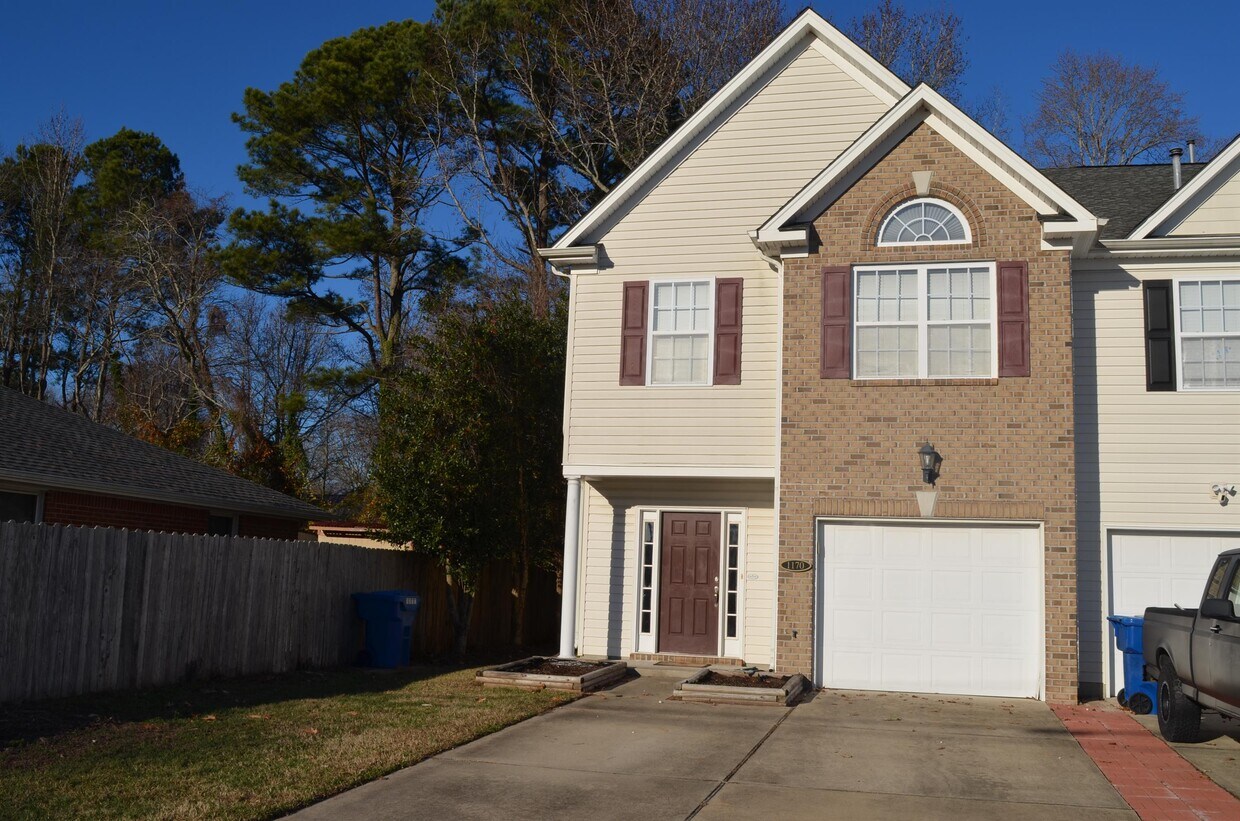 1170 Gunn Hall Dr, Virginia Beach, VA 23454 Townhome Rentals in