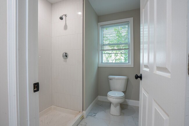 Foto del edificio - 78-80 Pembroke Ave.