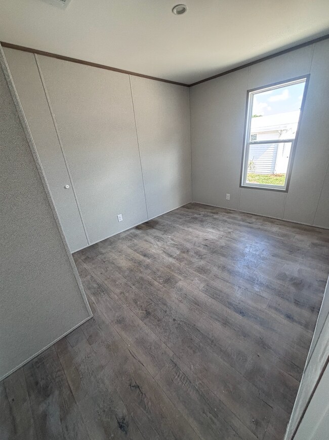 Foto del edificio - 7480 SE Eagle Ave