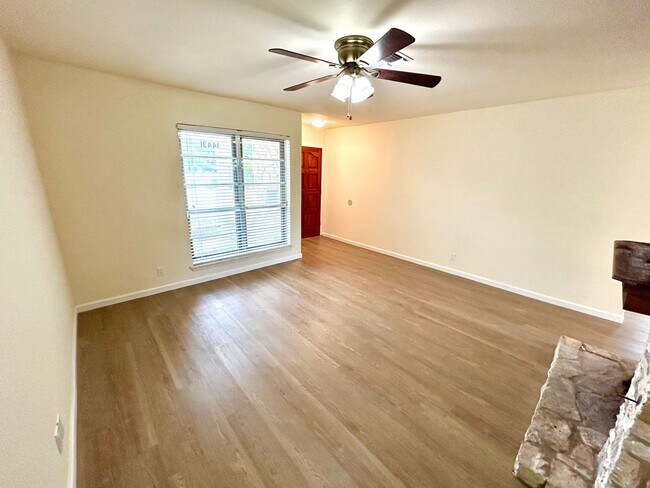 Foto del edificio - **COMING SOON** Newly Renovated 3 Bedroom ...