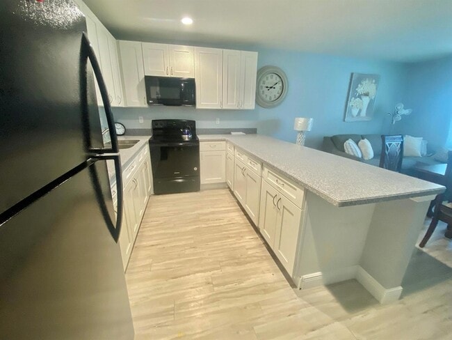 Building Photo - 39 Easthampton B