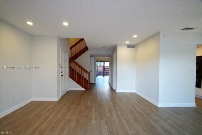Building Photo - 3 br, 2.5 bath Townhome - 3088 Bermwood Ln...