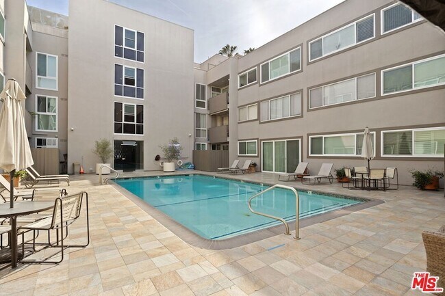 Foto del edificio - 1025 Kings Rd