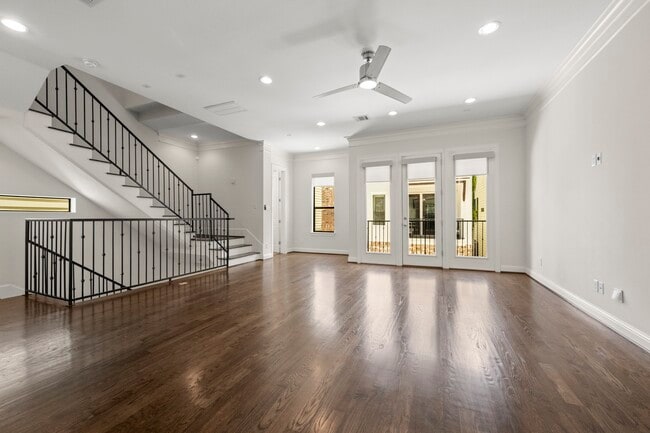 Building Photo - 742 W 24th St