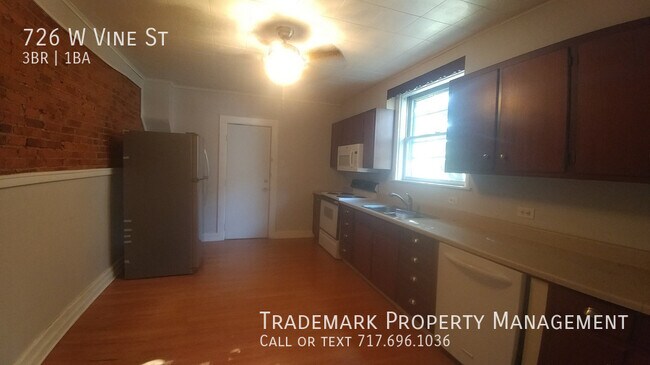Building Photo - Nice 3 Bedroom Town Home