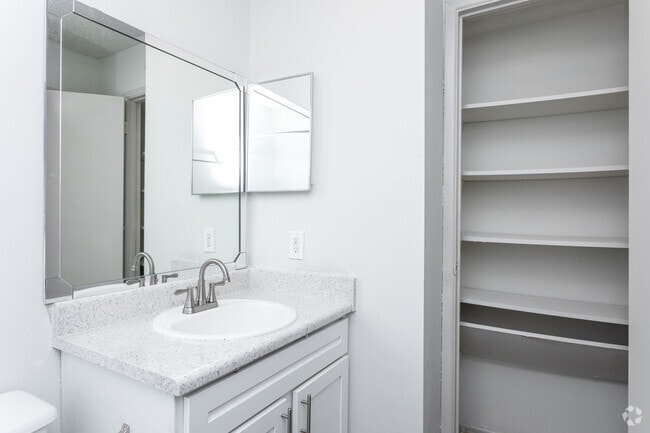 2BR, 2BA - 998SF Bathroom - Chestnut Park