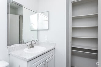 2BR, 2BA - 998SF Bathroom - Chestnut Park