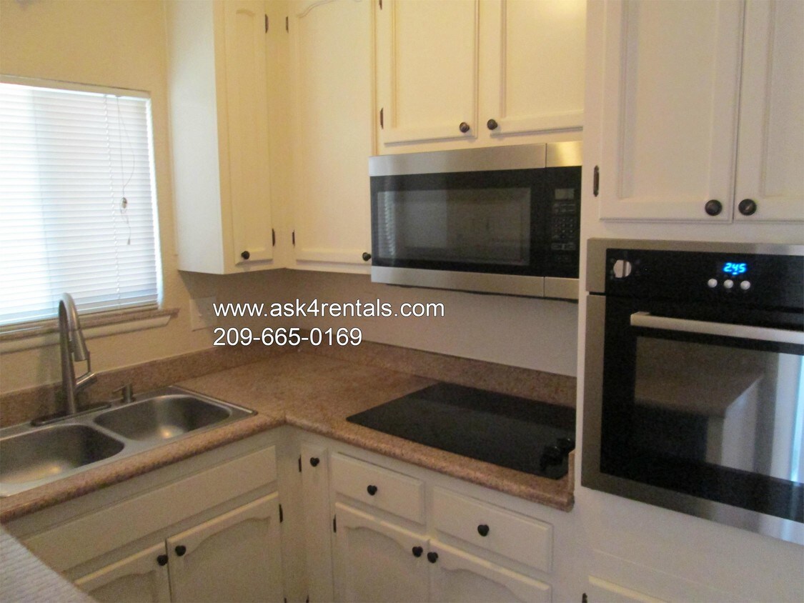 Building Photo - 1301 Sylvan Meadows Dr