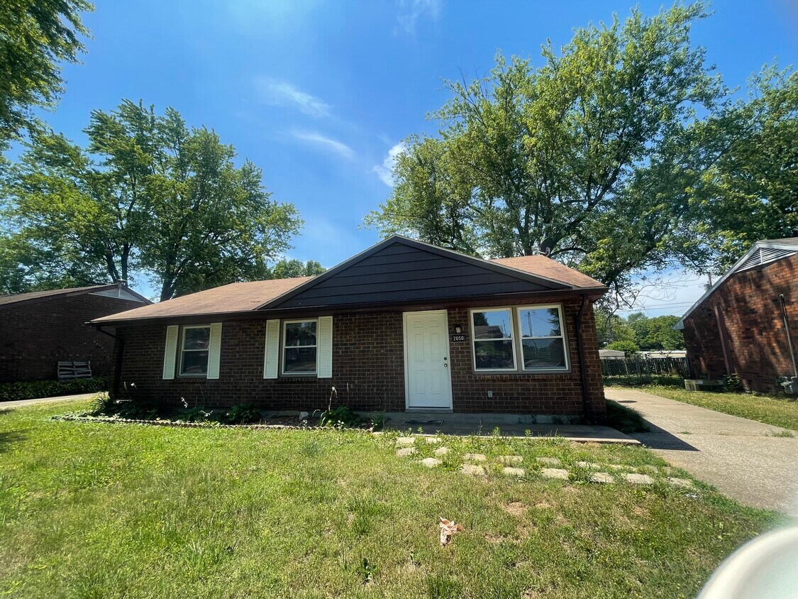 Foto principal - 2050 Graham Ln E