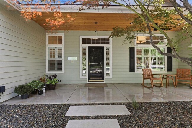 Building Photo - Luxury Living in Southeast Boise, 3-Car Garage, Hot Tub & Flexible Bonus Loft & Private/Secure Wo...