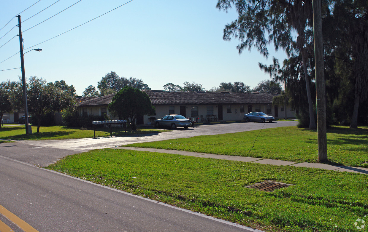 76th Avenue Apartments - Park Villas