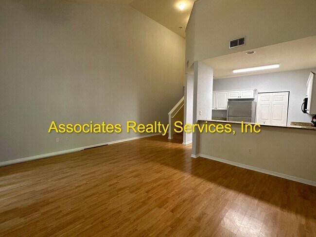 Building Photo - LOOK!! 2 Bed/2Bath Townhome in Eagle Trace!!