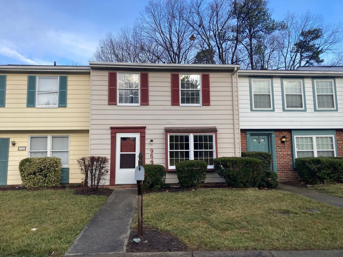 Primary Photo - 9640 Greenmeadow Cir