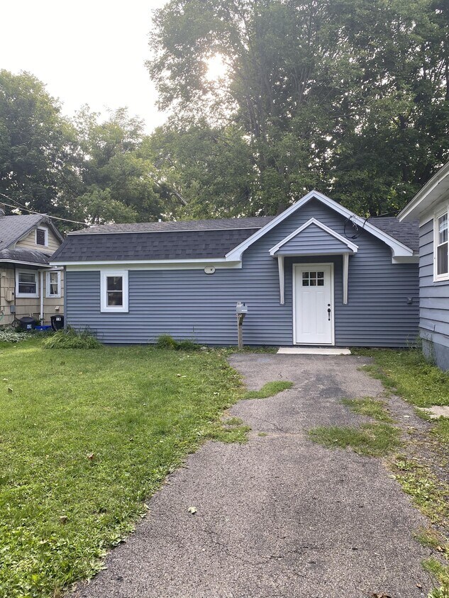 Primary Photo - 22 Helen Ave