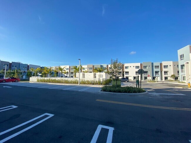 Foto del edificio - 2561 NE 193rd St