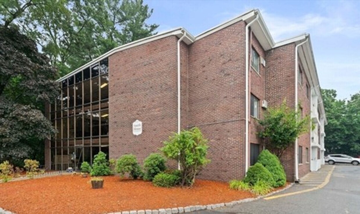 Primary Photo - 915 Edgell Rd