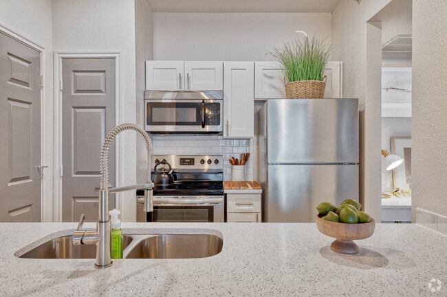 1BR, 1BA - 668SF - Sutton