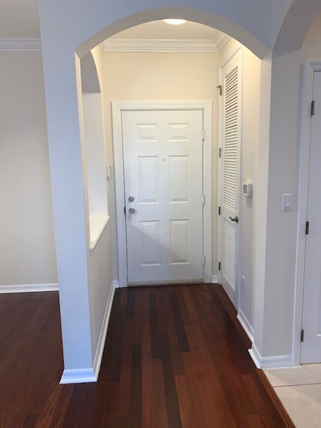 Building Photo - Condo for rent