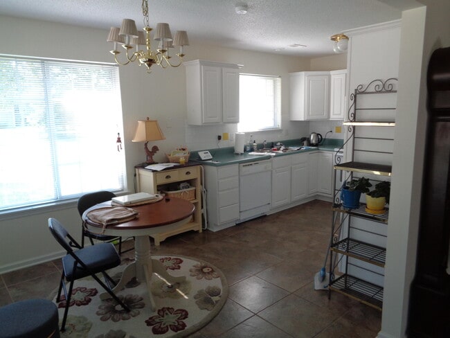 Building Photo - 602 Heidman