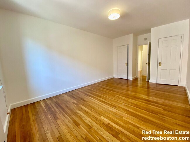 Building Photo - 327 Tappan St