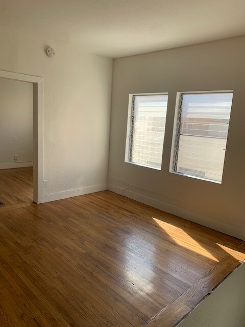 Foto principal - 852 N Edinburgh Ave