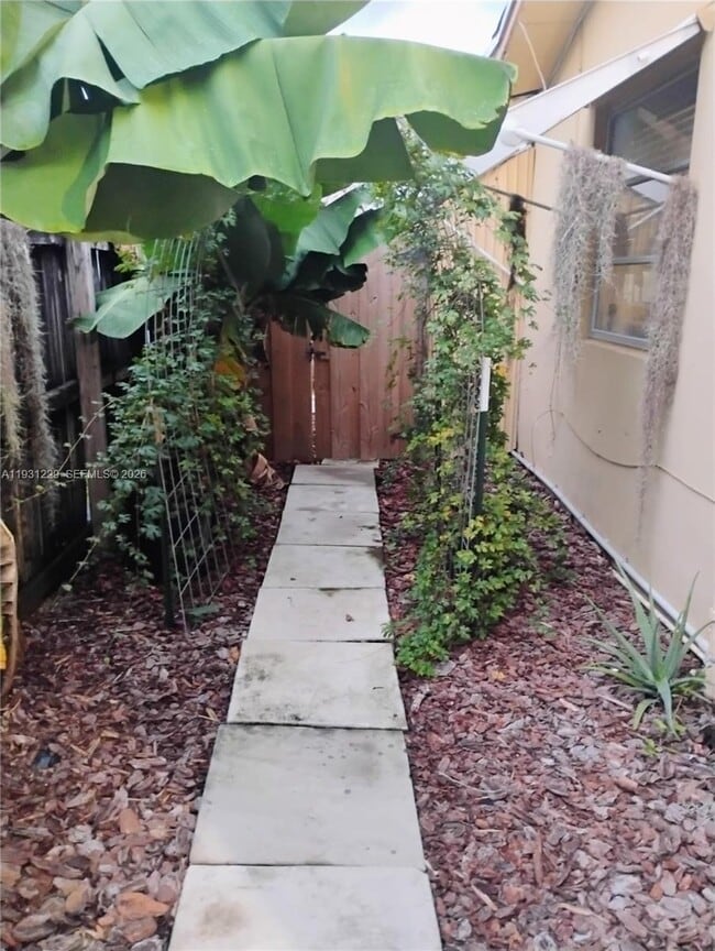 Building Photo - 0 Thomas St