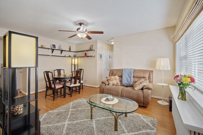 Building Photo - 4803 Wellington Dr