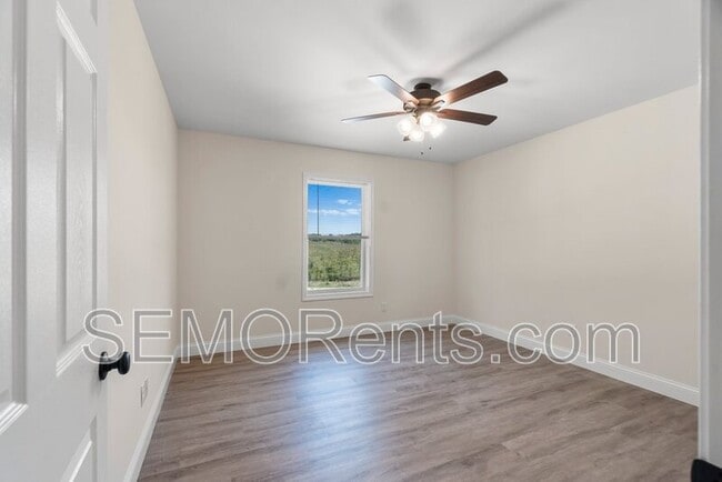 Foto del edificio - 27038 State Hwy B