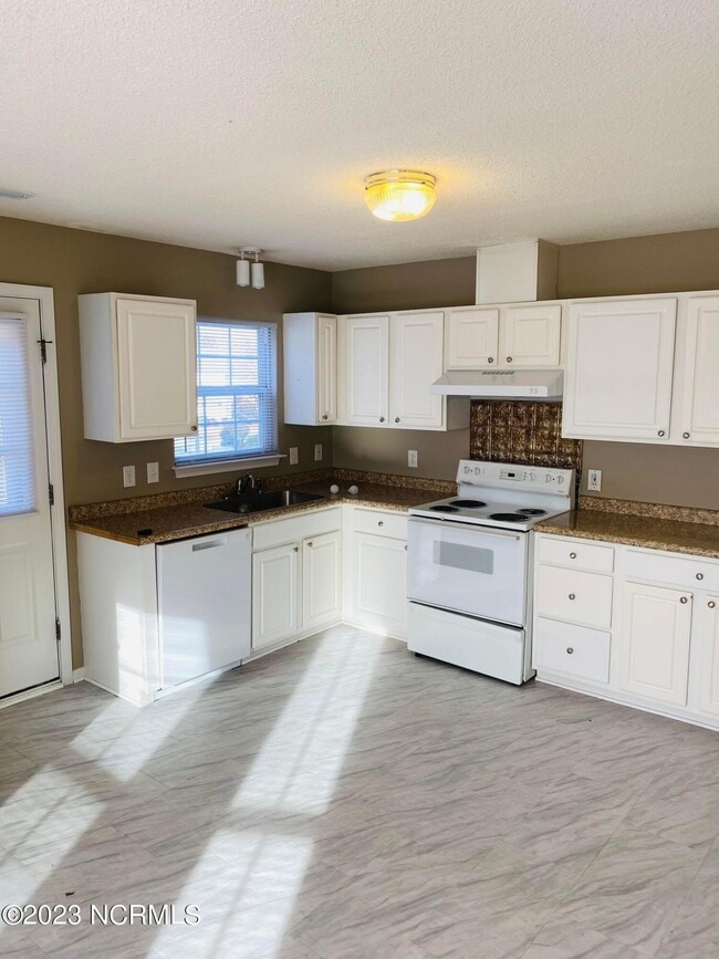 Building Photo - 106 Arbor Dr