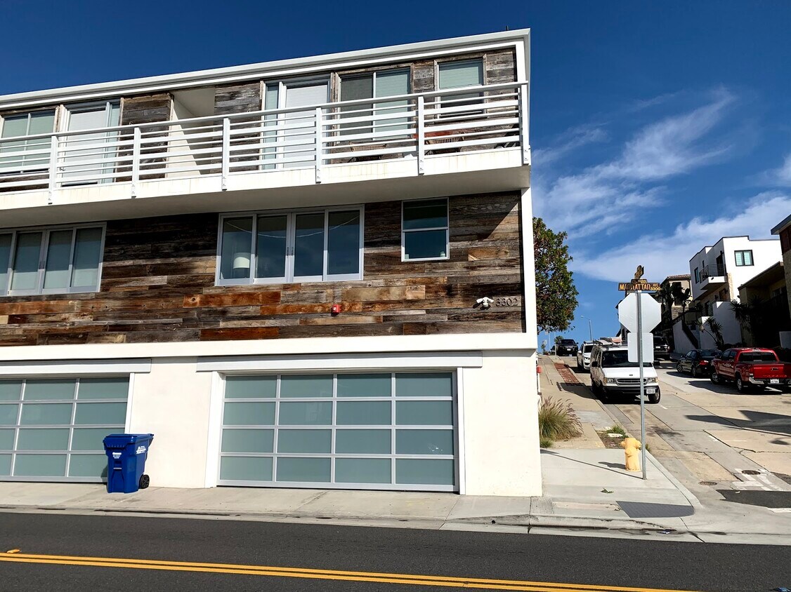 Foto principal - 3302 Manhattan Ave