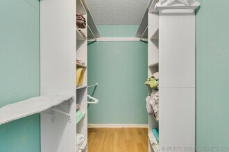Building Photo - 6520 Chasewood Dr