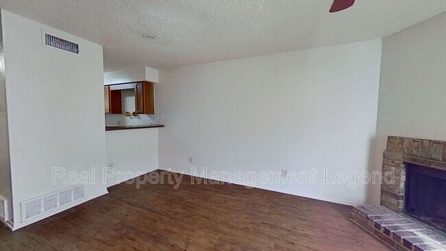 Building Photo - 8109 Silver Creek Rd