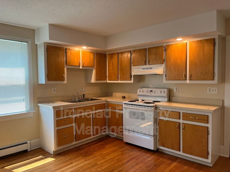 Primary Photo - 17 Burnham St