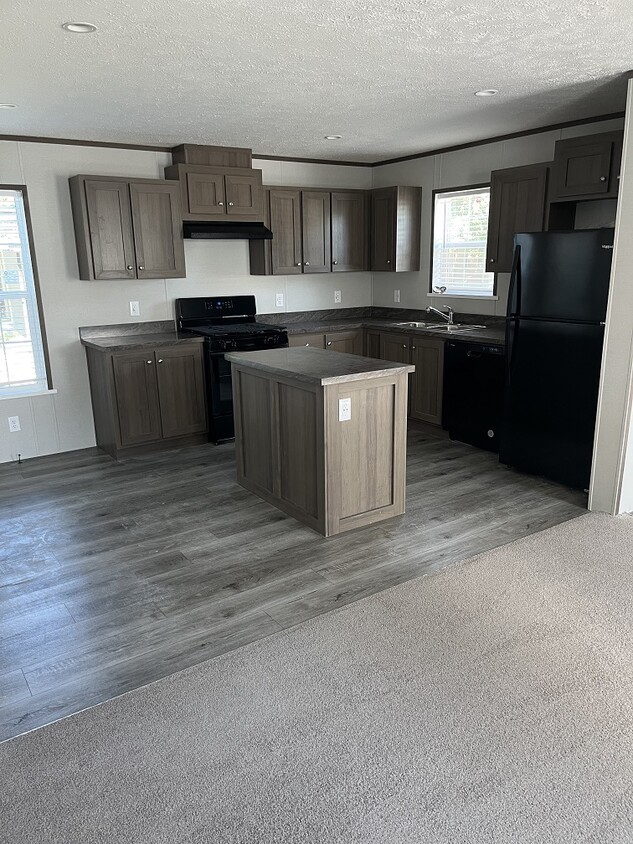 Building Photo - Brand New Homes 3 bed/2 bath