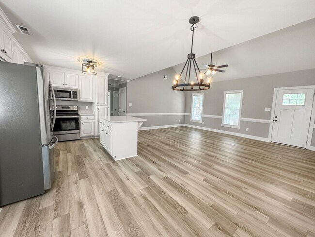 Foto del edificio - Introducing Your Dream Home in Nash County's Tar River Reservoir Area!  Lawn Care Included!