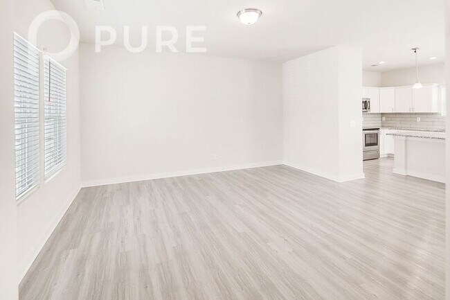 Foto del edificio - 3012 Ayana Dr