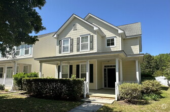Building Photo - 127 Pin Oak St