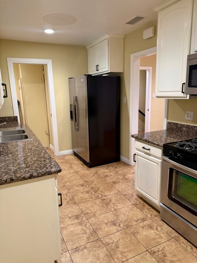 Foto del edificio - 1228 S Highland Ave