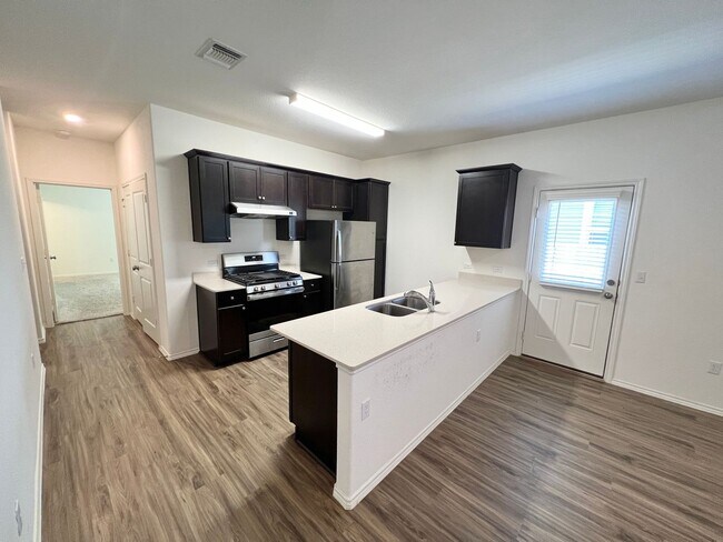 Building Photo - East Austin: 3 BD 2BA House for Rent