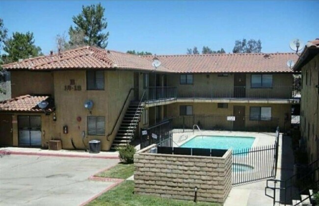 Foto del edificio - 959 E Avenue Q4