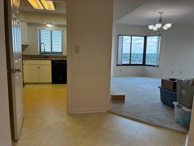 Building Photo - 7505 River Rd