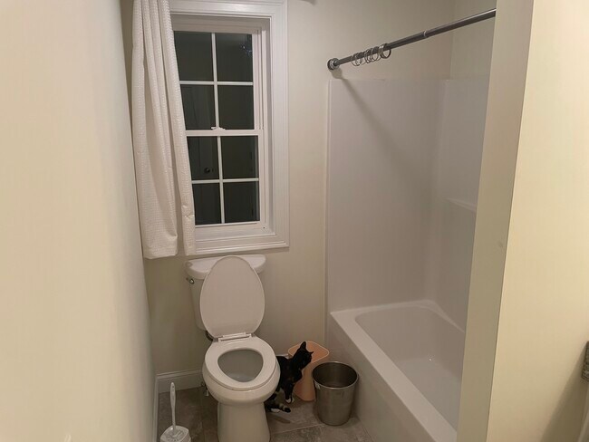 Baño de invitados - 583 Main St