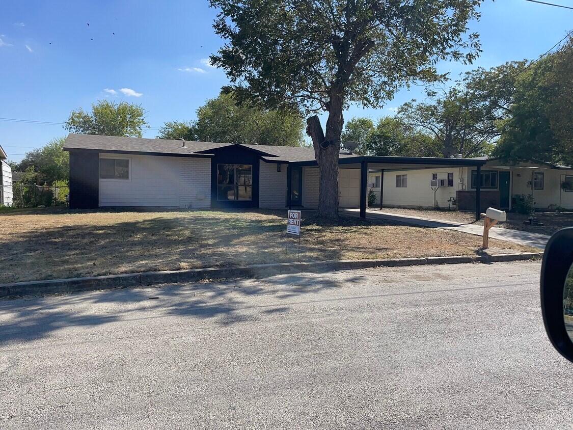 Primary Photo - 410 W Lindbergh Blvd