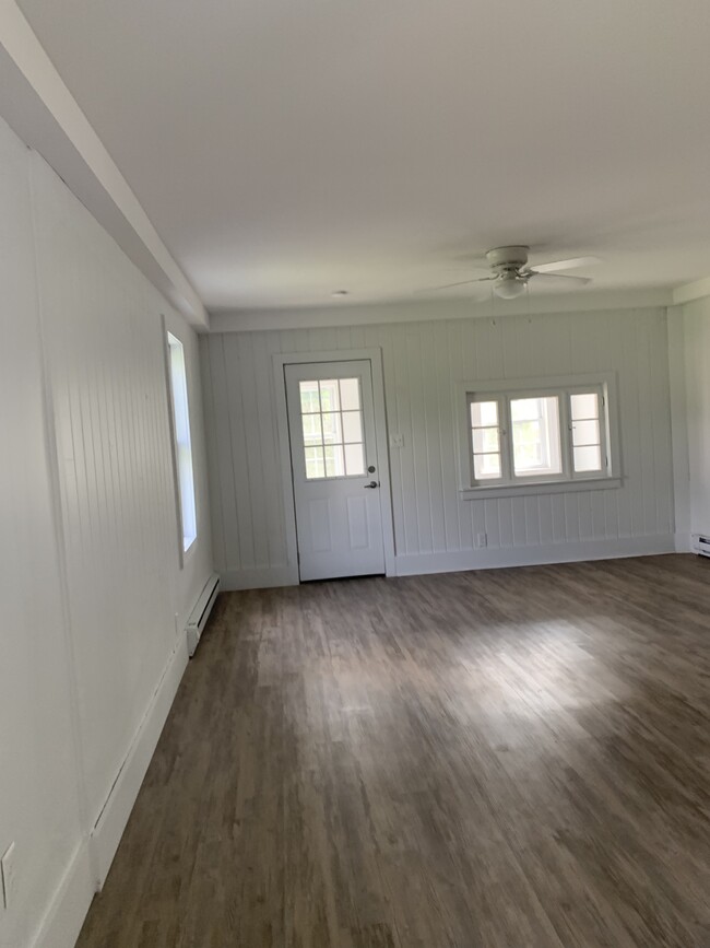 living/dining room - 851 Foundry St