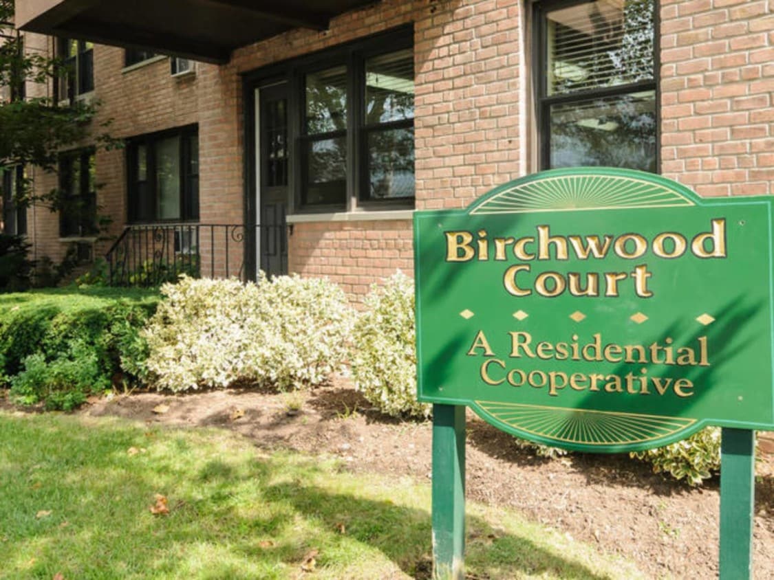 Primary Photo - 6 Birchwood Ct