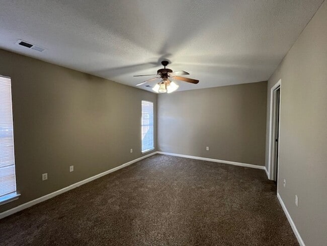 Building Photo - Renovated 3 Bedroom 2 Bath Home with 2 Car...