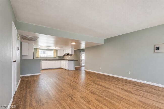 Foto del edificio - 130 Forest Ln